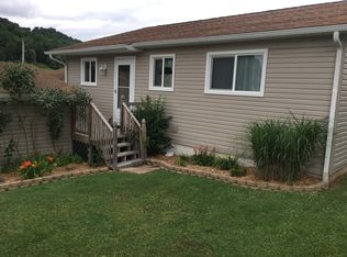 109 Hunter Ridge Rd, Mount Hope, WV 25880