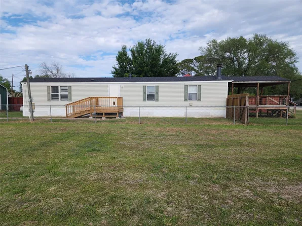 502 Magnusson Ave, Palacios, TX 77465