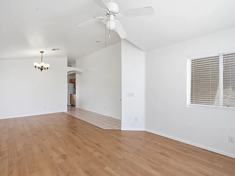1302 E Michelle Dr — Photo 2