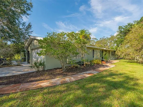 2912 E Forest Lake Dr, Sarasota, FL 34232