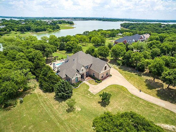 3rd image of 4029 Moonlight Dr