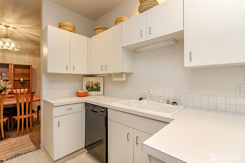 5th image of 4714 Fairwood Blvd NE #703