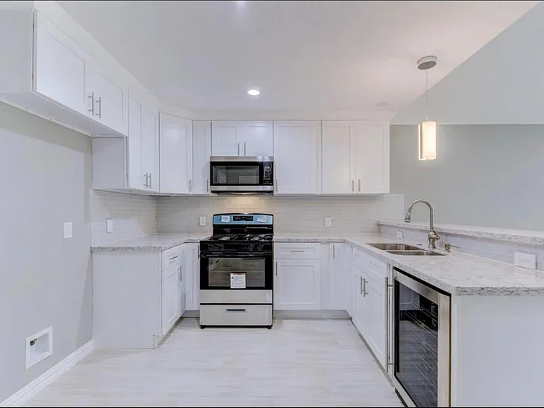5824 Glen Lee Dr — Photo 8