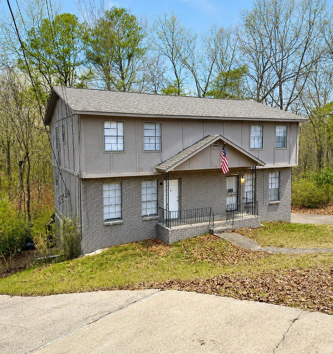 3 bed, 1.5 bath, $850 — Photo 1