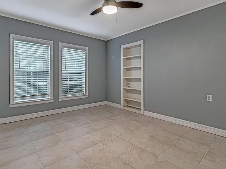 112 Cloverleaf Ave — Photo 18