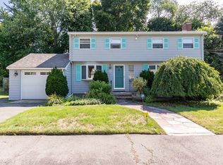 55 Fairview Ave, Lynnfield, MA 01940