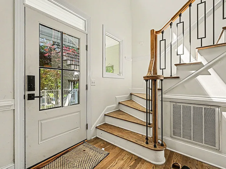 301 Helmsdale Dr — Photo 4