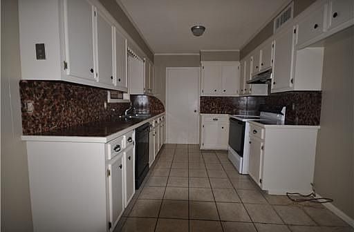 2nd image of 3412 Pine Dr