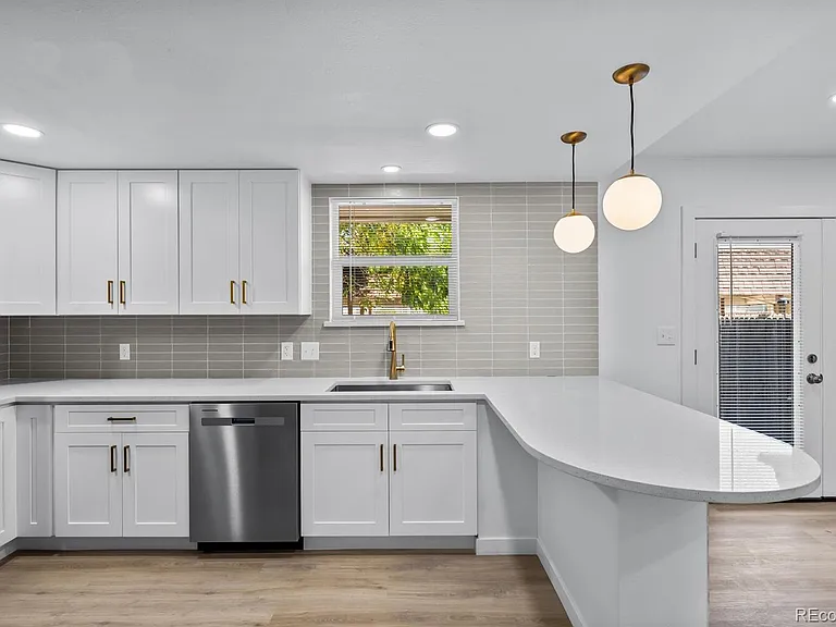 1200 S Monaco Street Pkwy #27 — Photo 3