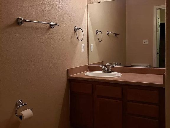 5th image of 1613 Bradley Ct
