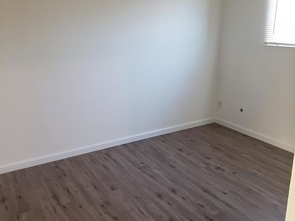 4th image of 5618 Hillsdale Blvd APT C