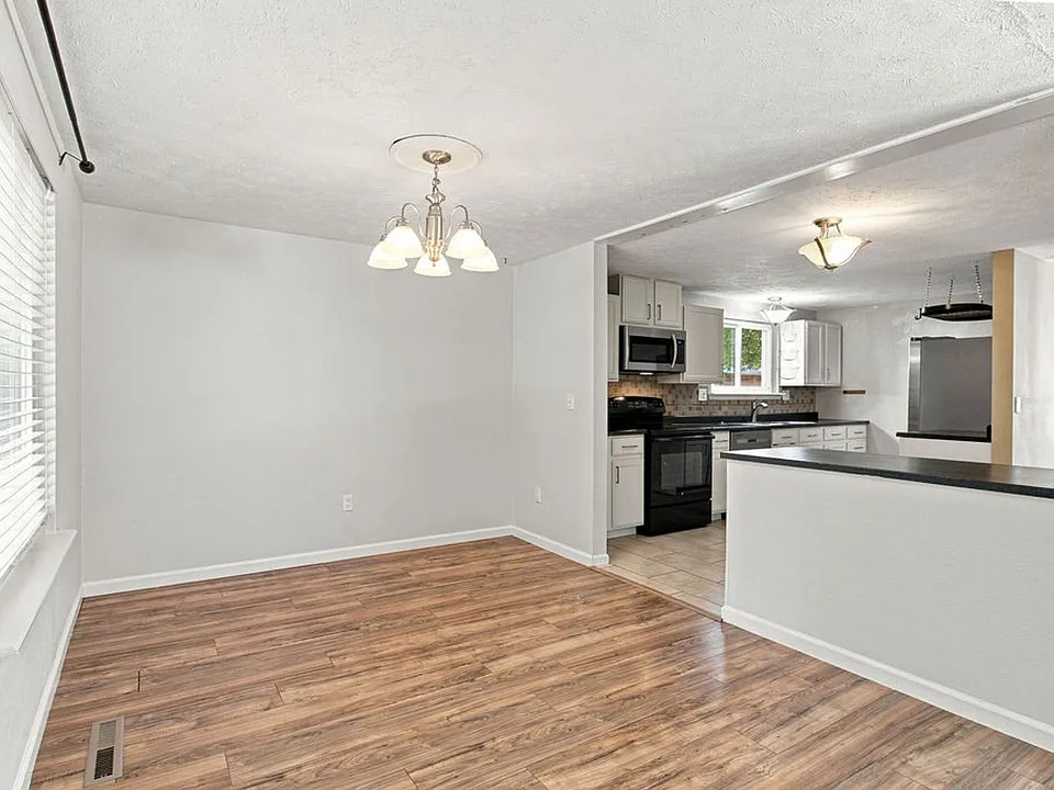 2013 Devonshire Dr