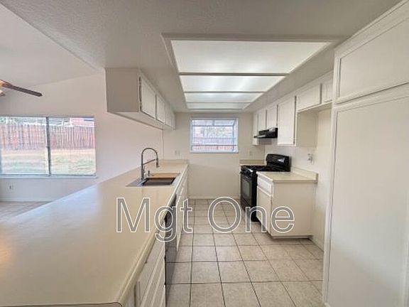 2nd image of 15085 Calle Renfro