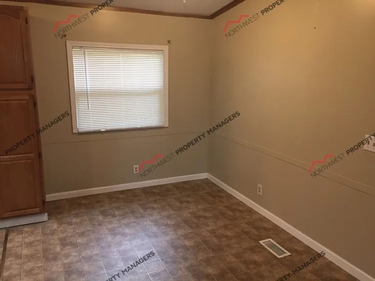 2495 NE Kresky Ave — Photo 15
