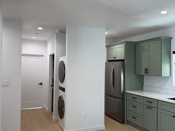 4th image of 3205 Ganahl St