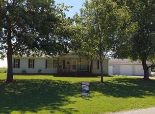 19 Missouri St, Ashmore, IL 61912