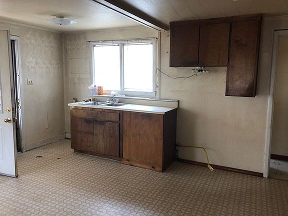 3rd image of 406 2nd St