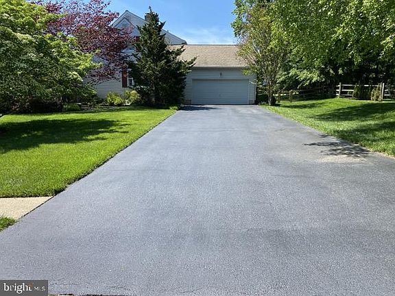 3rd image of 218 Fairhill Dr