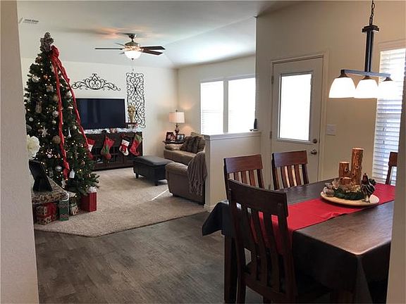 4th image of 406 Foxglove Dr