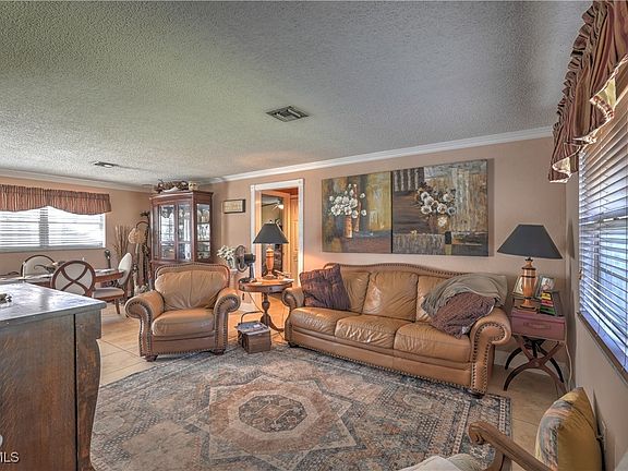 3rd image of 1004 SE 25th Ter