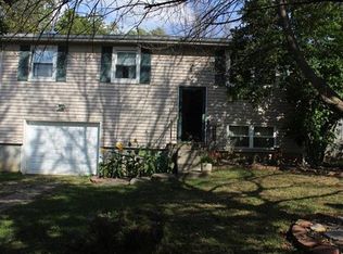 327 N Neconi Ave, Bonner Springs, KS 66012