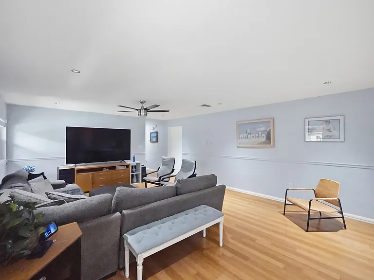 521 W Lutz Lake Fern Rd — Photo 10