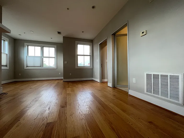 1209 G St SE #8 — Photo 5