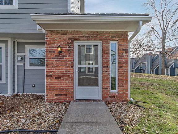 2nd image of 261 NE Bayview Dr