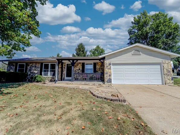 632 Weeping Willow Dr, Saint Charles, MO 63303