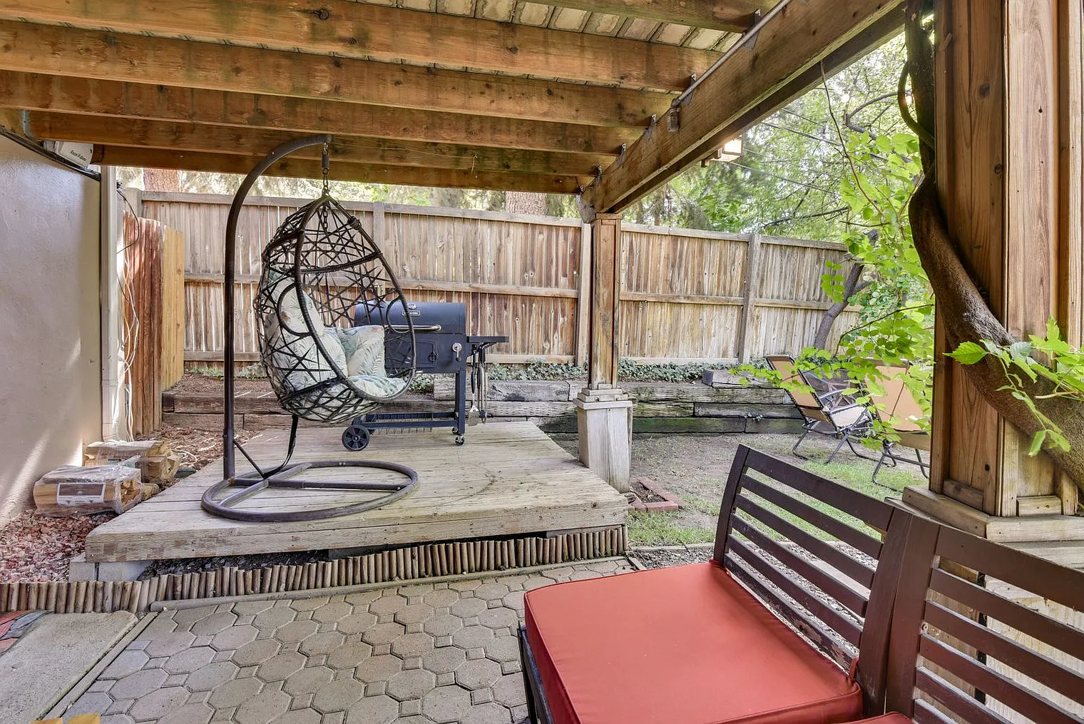 2 bed, 1.0 bath, 1894 sqft, $3,343 — Photo 3