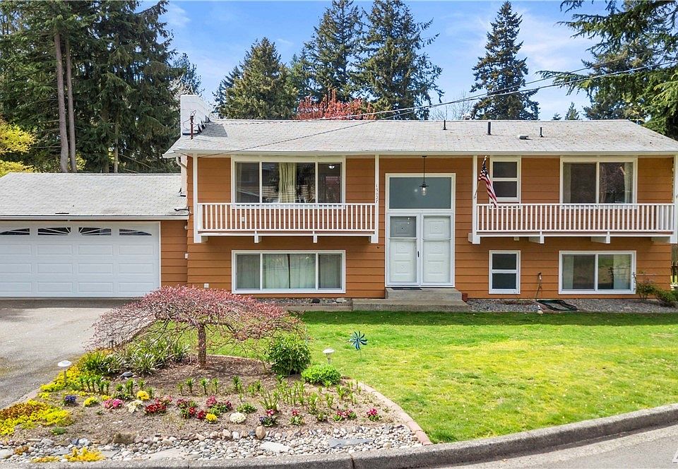 4 Bedroom 2 Bath home on cul de sac. Very well cared for. 