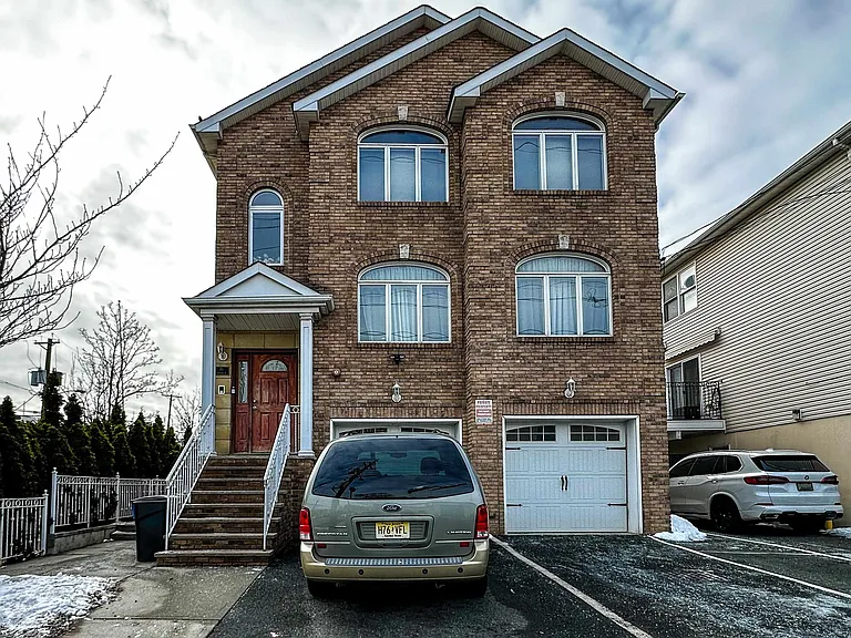 171 Clifford St #1 — Photo 1