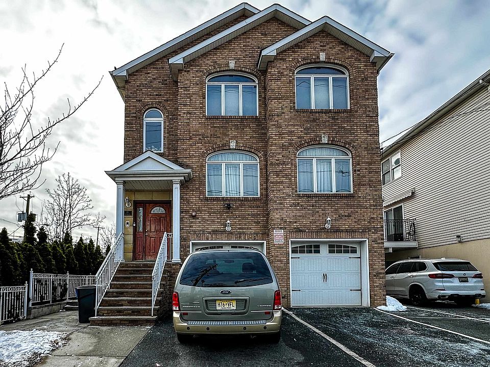 1st image of 171 Clifford St #1