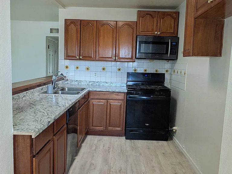 1623 N Winstel Blvd — Photo 3