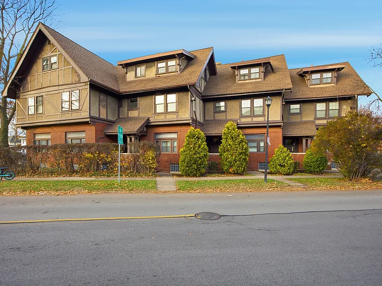 4 Canterbury Rd #3 — Photo 9