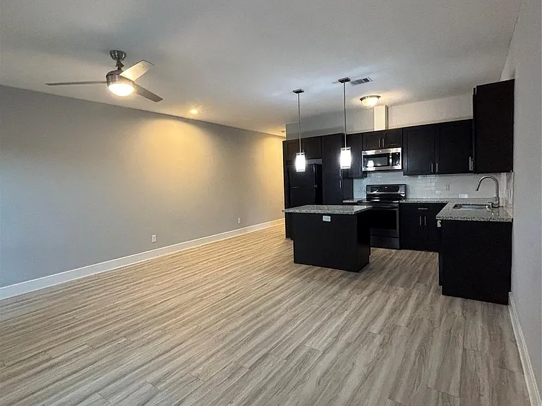 339 Owens St #A — Photo 2