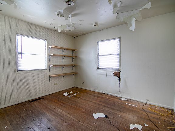 5th image of 1869 Summit Ave