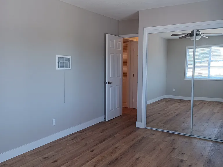 Roscoe Apartments — Photo 17
