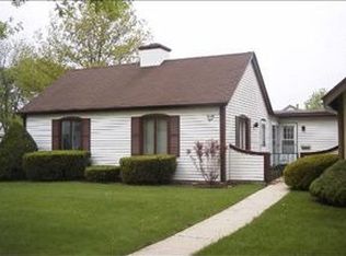 28 Spring Garden Dr, Montgomery, IL 60538