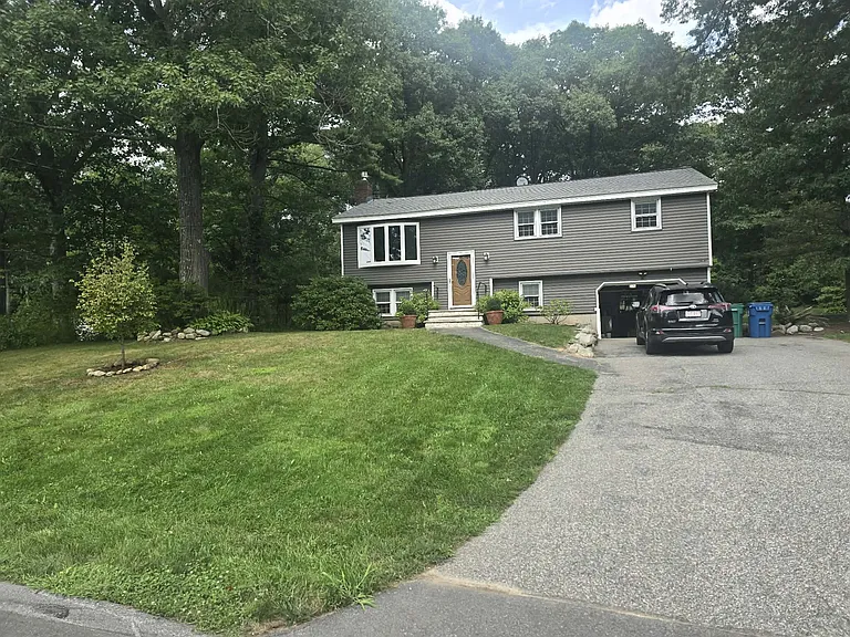 9 Putney Cir #B — Photo 1
