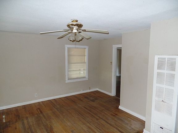 2nd image of 2609 E Denman Ave