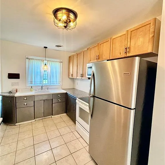 23 Schoeneck Ave — Photo 8