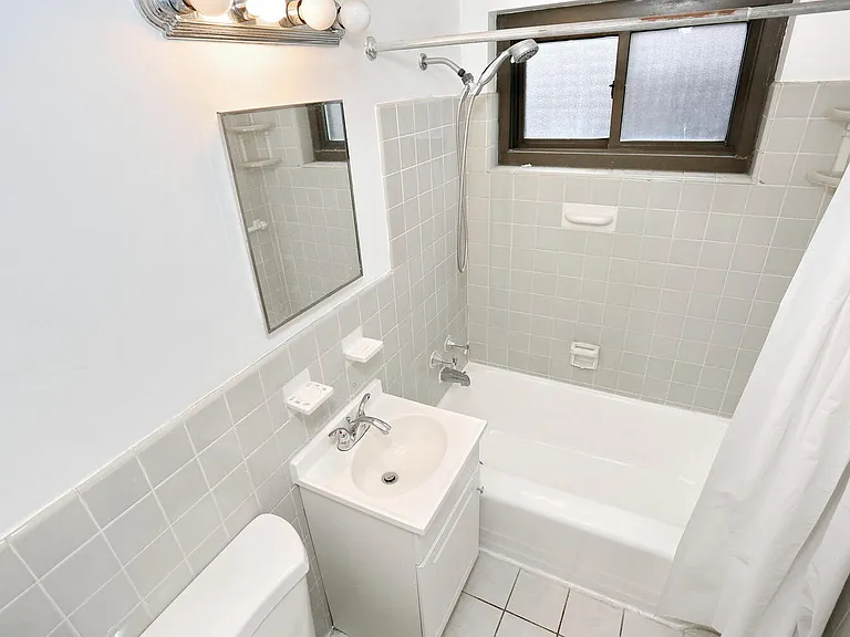 3021 Edwin Ave #5H — Photo 13