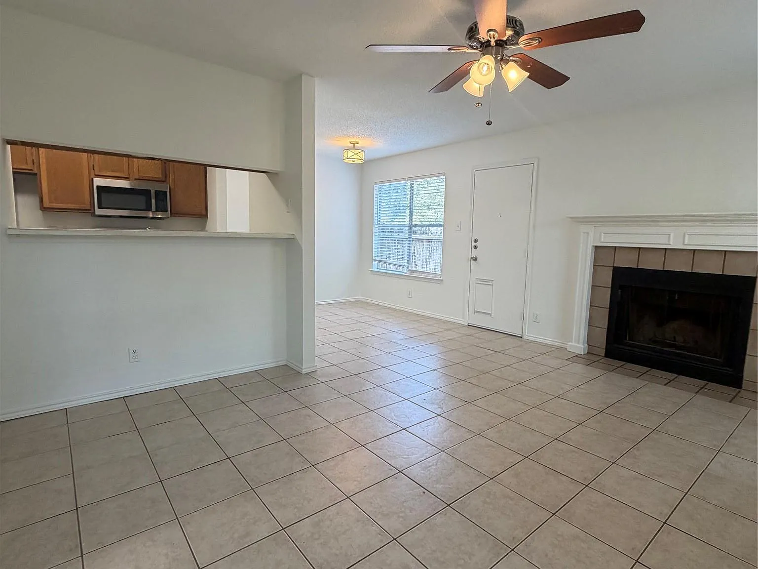 2 bed, 1.5 bath, 1820 sqft, $1,495 — Photo 4