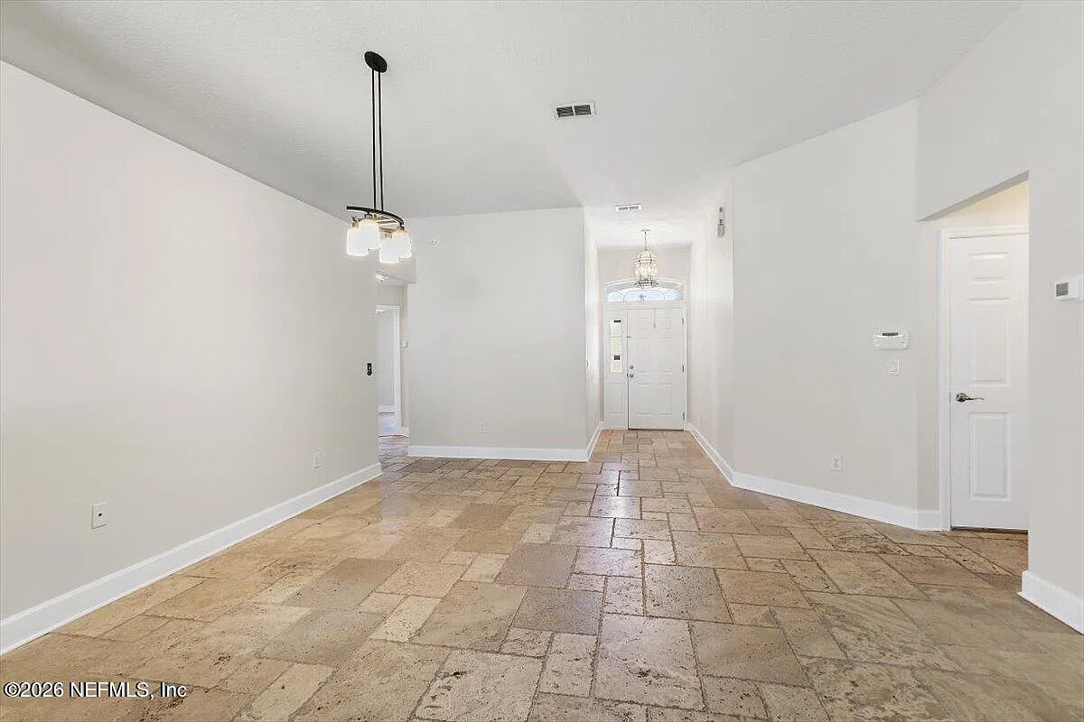 3 bed, 2.0 bath, 1840 sqft, $2,800 — Photo 1