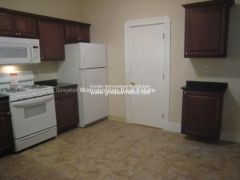 5 bed, 1300 sqft, $6,800 — Photo 2