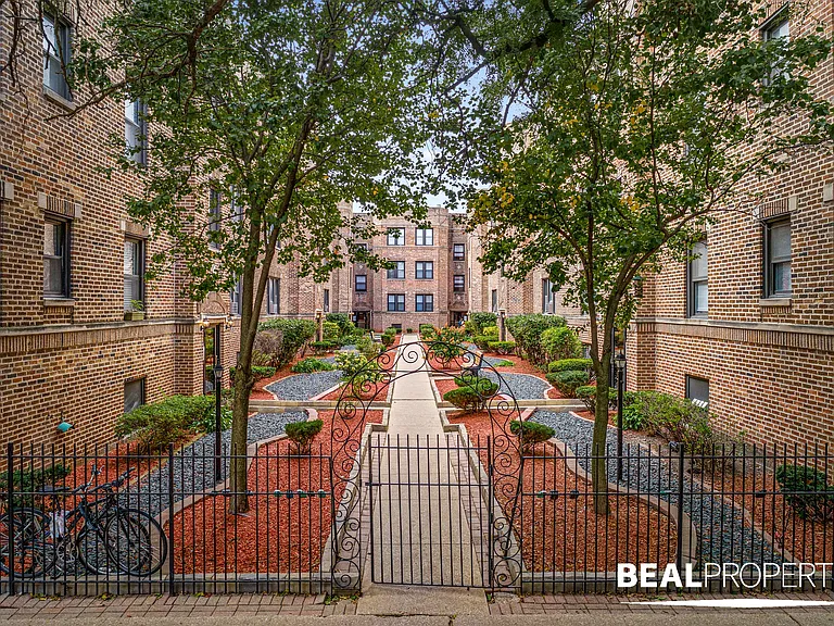 3728 N Pine Grove Ave #W3 — Photo 1