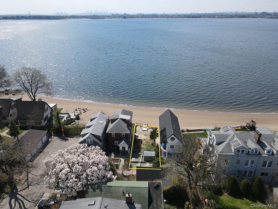 1st image of 83 Rochelle