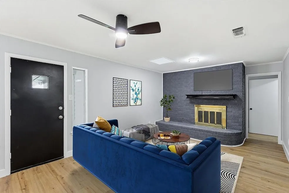 4 bed, 2.0 bath, 1504 sqft, $2,300 — Photo 4