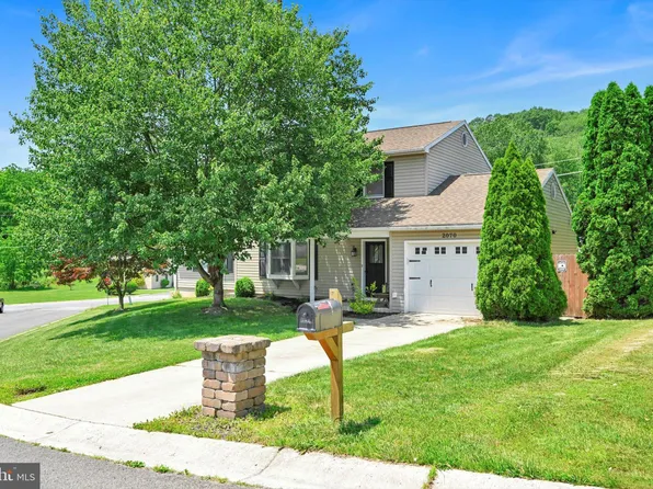 2070 Yokewood Rd, Pottsville, PA 17901